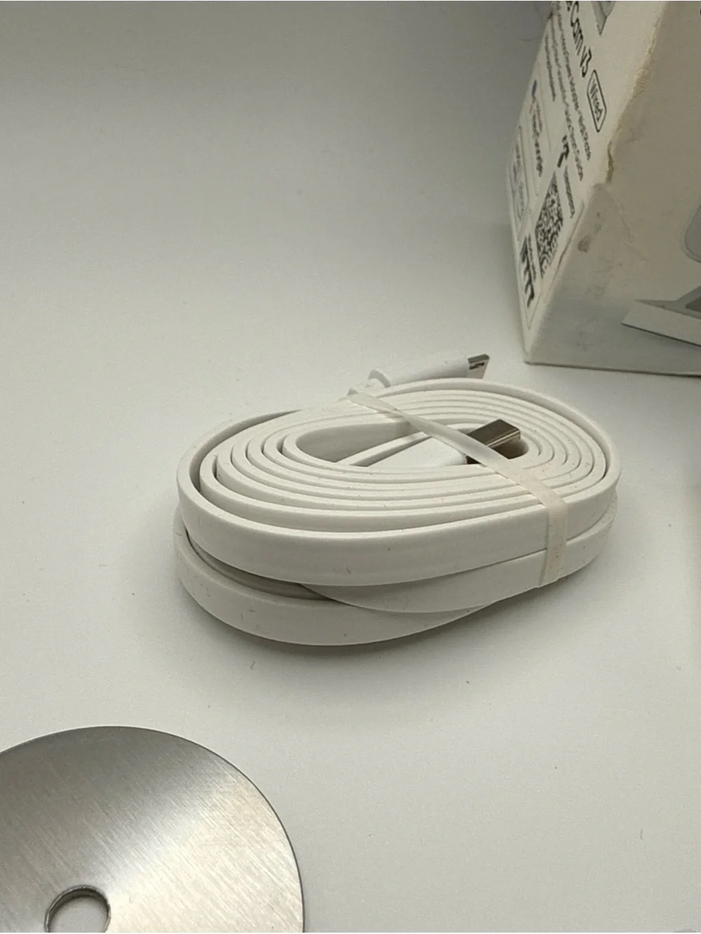 Wyze White Camera Accessory Kit with USB Cable and Mount